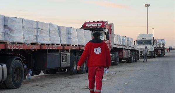 استجابةً لحالة الطقس.. الهلال الأحمر المصري يواصل مد غزة بسلال غذائية ومستلزمات شتوية
