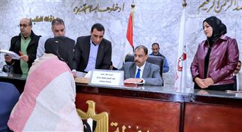   محافظ سوهاج يعقد اللقاء الجماهيري الأسبوعي لتلبية احتياجات وطلبات المواطنين