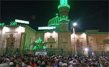   في الليلة الختامية.. الآلاف يحيون مولد السيدة زينب بحلقات الذكر والمديح