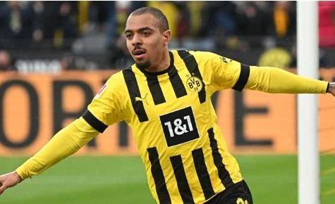 يوفنتوس ينافس روما على ضم دونييل مالين نجم أستون فيلا