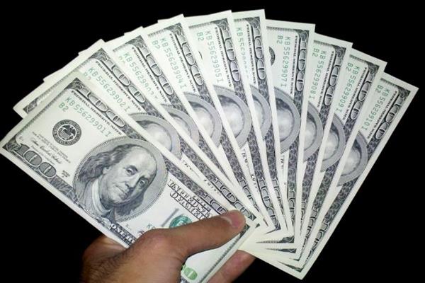 سعر الدولار يواصل الاستقرار مع بداية التعاملات الصباحية