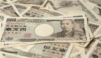   الين ينخفض لأدنى مستوى في 18 شهرًا وسط توقعات بانتخابات مبكرة باليابان