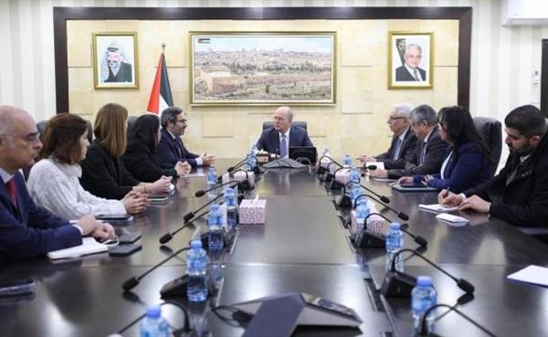 رئيس وزراء فلسطين ووفد أممي يبحثان تعزيز الجهود الإغاثية في غزة