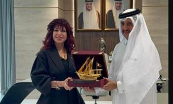   الشيخ خليفة بن جاسم يمنح جائزة الكفاءة العلمية والمسؤولية الاجتماعية لـ د. هدى يسى