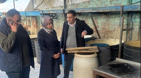 محافظ القليوبية يوجه بضربات موجعة لمافيا الأغذية: ضبط 24 طن مخللات فاسدة بقليوب