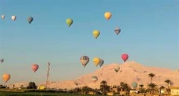   تحليق 85 رحلة بالون طائر في سماء الأقصر تقل أكثر من 2000 سائح حول العالم