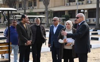   رئيس جامعة قناة السويس يتابع لتطوير منطقة الاستذكار ويوجه بإنشاء ممشى "انترلوك"