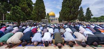   الآلاف من الفلسطينين يؤدون صلاة الجمعة في المسجد الأقصى