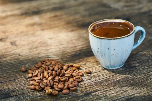 دراسة علمية: شرب القهوة بانتظام قد يطيل العمر حتى 5 سنوات