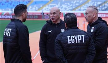   منتخب مصر يتفقد أرضية ملعب مباراة نيجيريا