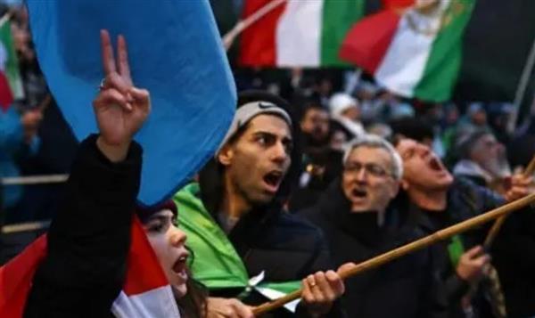 "رويترز": تراجع الاحتجاجات في إيران