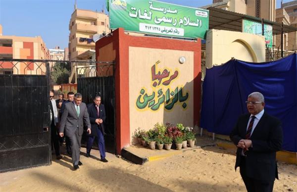 محافظ الجيزة يتفقد سير امتحانات الشهادة الإعدادية بمدارس العلم النافع والسلام بحي الهرم