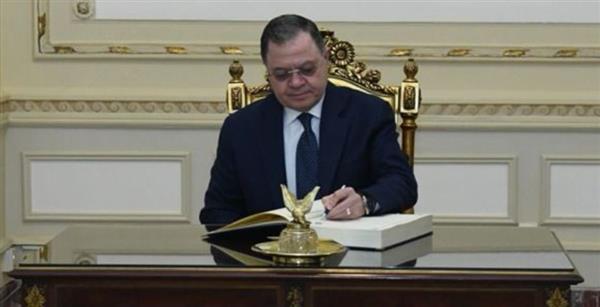 وزير الداخلية يوجه رسالة تقدير للرئيس في عيد الشرطة