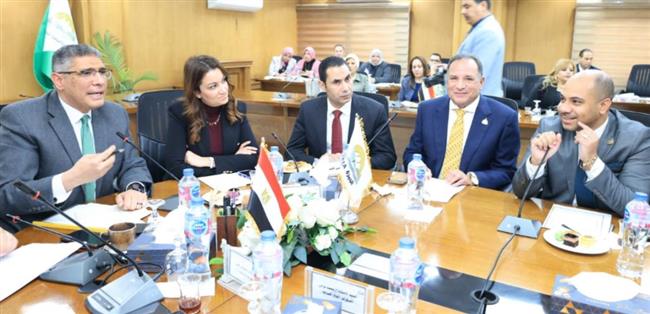 محافظ الجيزة يهنئ النواب والشيوخ الجدد ويضع خطة عمل مشتركة