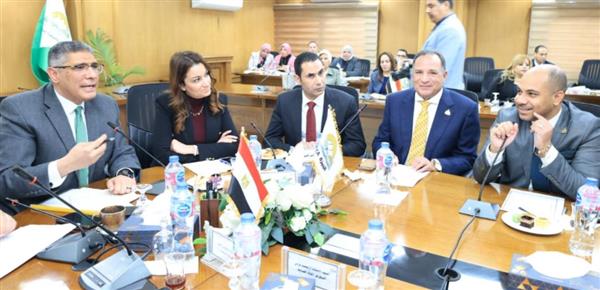 محافظ الجيزة يهنئ النواب والشيوخ الجدد ويضع خطة عمل مشتركة