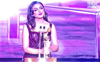   أنغام تتوج بجائزة أفضل مطربة في حفل جوائز صناع الترفيه Joy Awards