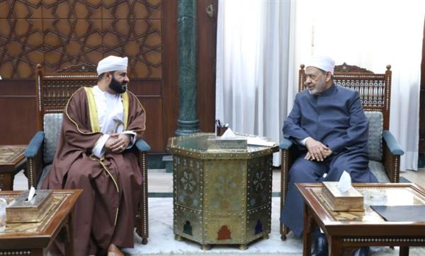 شيخ الأزهر يستقبل وزير الأوقاف العُماني ويبحثان تعزيز التعاون المشترك
