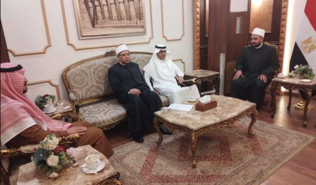 وفد السعودية يصل القاهرة للمشاركة في مؤتمر المجلس الأعلى للشئون الإسلامية