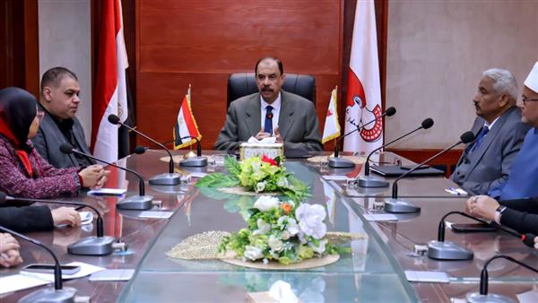 محافظ سوهاج يترأس اجتماع اللجنة الدائمة لمناهضة العنف ضد المرأة