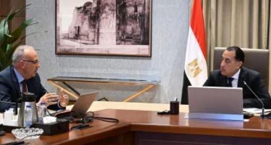 رئيس الوزراء يتابع مع وزير الري عددا من ملفات عمل الوزارة