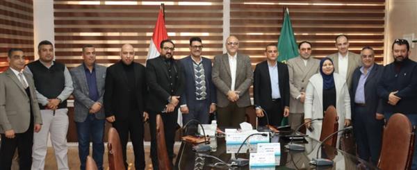محافظ القليوبية يبحث مطالب المستثمرين ببنها