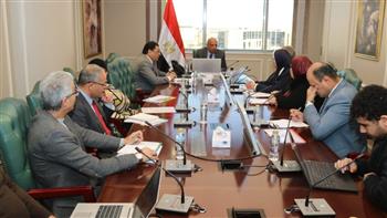   وزير الكهرباء يناقش خطة تحقيق الاستدامة المالية وتحسين كفاءة الطاقة  ​