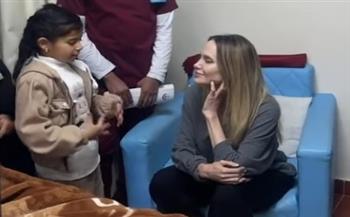   أنجلينا جولي تطلع على أوضاع مصابي غزة داخل مستشفى العريش