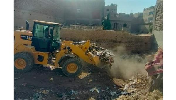 من أجل بيئة نظيفة.. رفع 16 طن مخلفات وأتربة خلال حملات النظافة بمدينة قفط