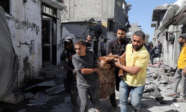 استشهاد فلسطيني وإصابة آخر في مخيم البريج وخان يونس