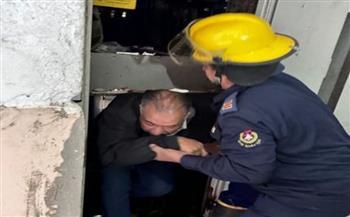 أمن الفيوم ينقذ شخصًا محتجزًا بمصعد ويثير إعجاب رواد التواصل بسرعة التدخل