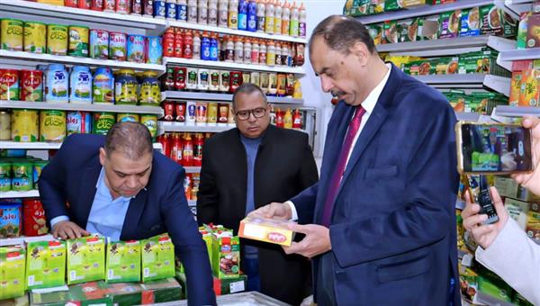 محافظ سوهاج يتفقد المواقف العامة والأسواق ويوجه بإعادة التخطيط ورفع الإشغالات