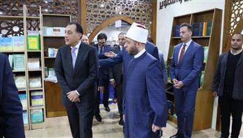   رئيس الوزراء ووزير الأوقاف يتفقدان جناح المجلس الأعلى للشئون الإسلامية بمعرض الكتاب
