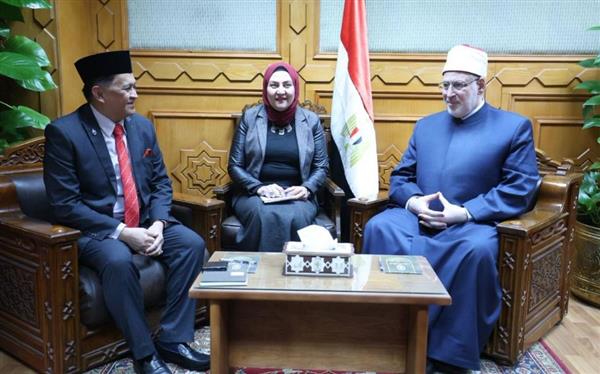 وكيل الأزهر يستقبل وزير الشؤون الدينية بولاية صباح الماليزية لبحث سبل التعاون المشترك