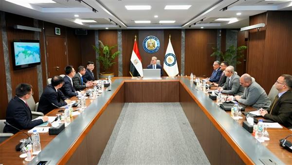 وزير البترول يبحث مع "شينج فا" الصينية آفاق الاستثمار في التعدين والصناعات المصاحبة