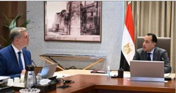   مدبولى يتابع مع وزير البترول ملفات العمل