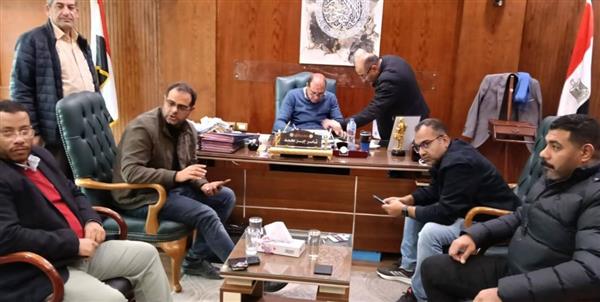 رئيس جهاز العبور يبحث تحسين جودة خدمات الاتصالات بأحياء المدينة