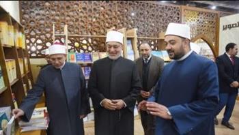   مفتي الجمهورية ورئيس جامعة الأزهر يتفقدات جناح الأوقاف بمعرض الكتاب