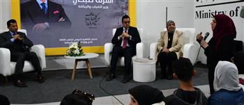   وزير الشباب والرياضة يتفقد جناح وزارة الشباب والرياضة بمعرض القاهرة الدولي للكتاب