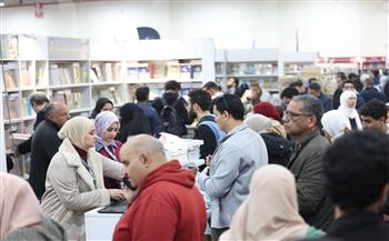   أكثر من 245 ألف زائر في اليوم الأول لمعرض القاهرة الدولي للكتاب