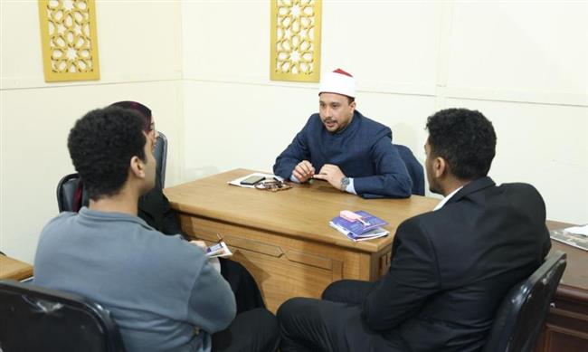 معرض الكتاب.. إقبال جماهيري واسع على ركن الفتوى بجناح الأزهر