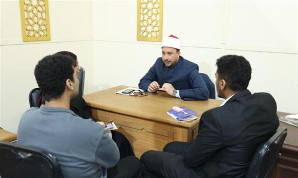 معرض الكتاب.. إقبال جماهيري واسع على ركن الفتوى بجناح الأزهر