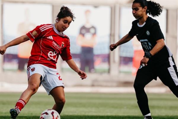 الأهلي يهزم البنك برباعية في دوري الكرة النسائية
