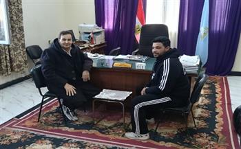   مدير عمل كفر الشيخ يستقبل صاحب الفيديو المتداول ويأمر بتحقيق عاجل لحل شكواه