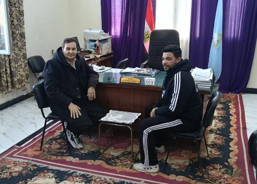 مدير عمل كفر الشيخ يستقبل صاحب الفيديو المتداول ويأمر بتحقيق عاجل لحل شكواه