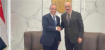   وزير الخارجية يصل إلى تونس ويستقبله نظيره التونسي بمطار قرطاج
