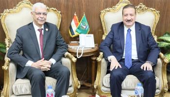   محافظ المنوفية ورئيس الجامعة يقدمان التهنئة لمدير الأمن بمناسبة عيد الشرطة 