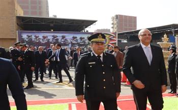   محافظ القليوبية يضع إكليلاً من الزهور على النصب التذكاري بمبنى قوات الأمن بمناسبة عيد الشرطة الـ74