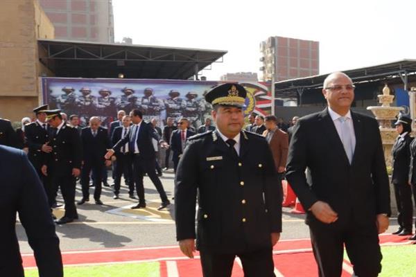 محافظ القليوبية يضع إكليلاً من الزهور على النصب التذكاري بمبنى قوات الأمن بمناسبة عيد الشرطة الـ74