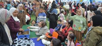  حكاية حجر تجذب رواد معرض الكتاب لركن متحف الطفل 