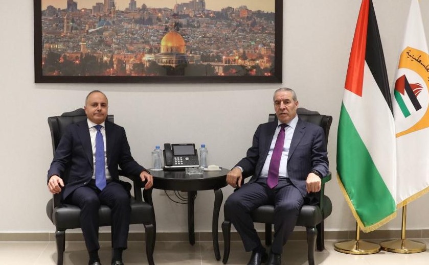 سفير مصر في رام الله يؤكد لنائب الرئيس الفلسطيني الدعم الكامل للسلطة الوطنية